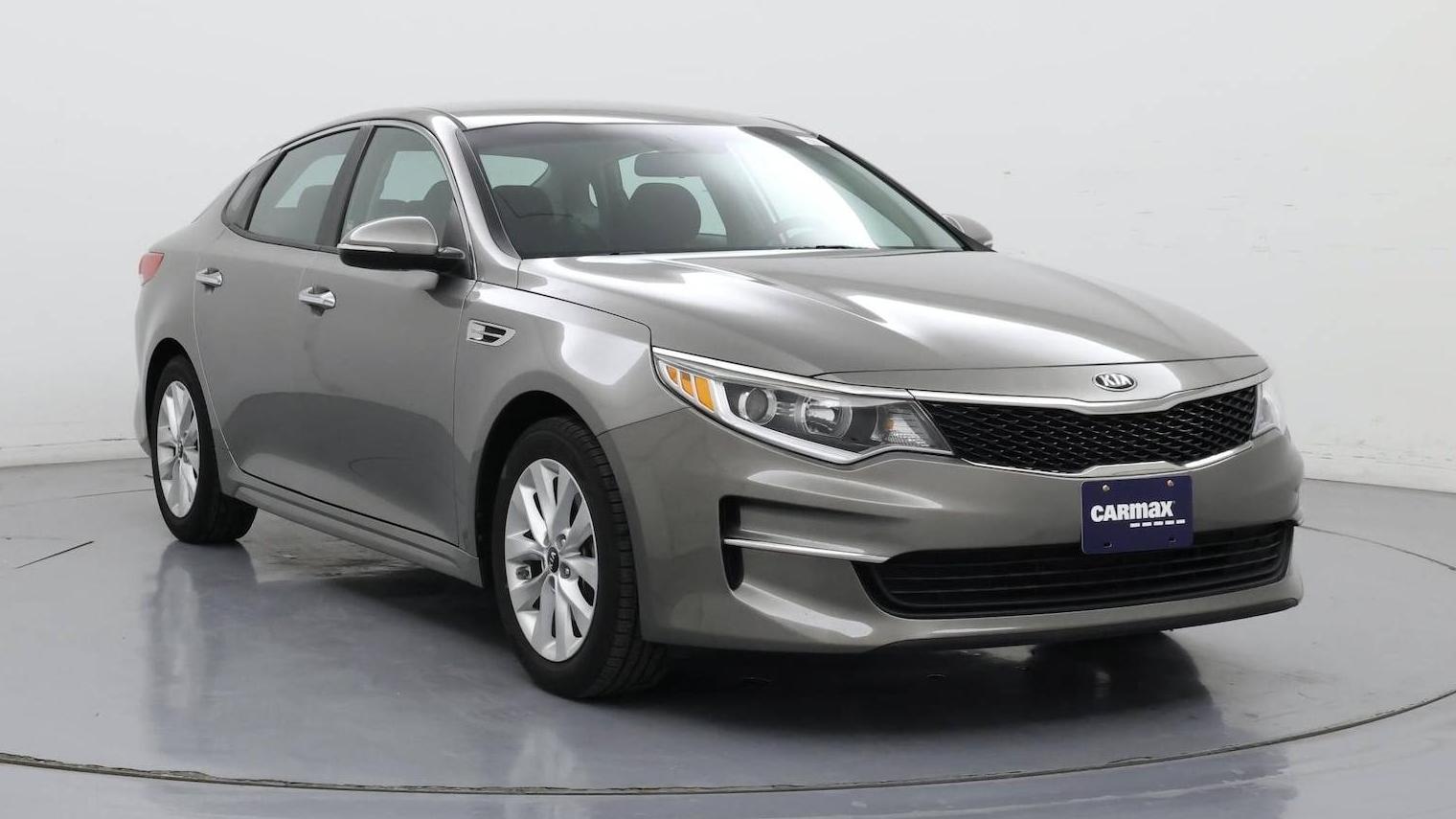 KIA OPTIMA 2017 5XXGT4L30HG133161 image