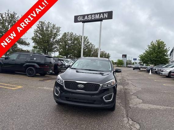 KIA SORENTO 2018 5XYPG4A31JG431839 image