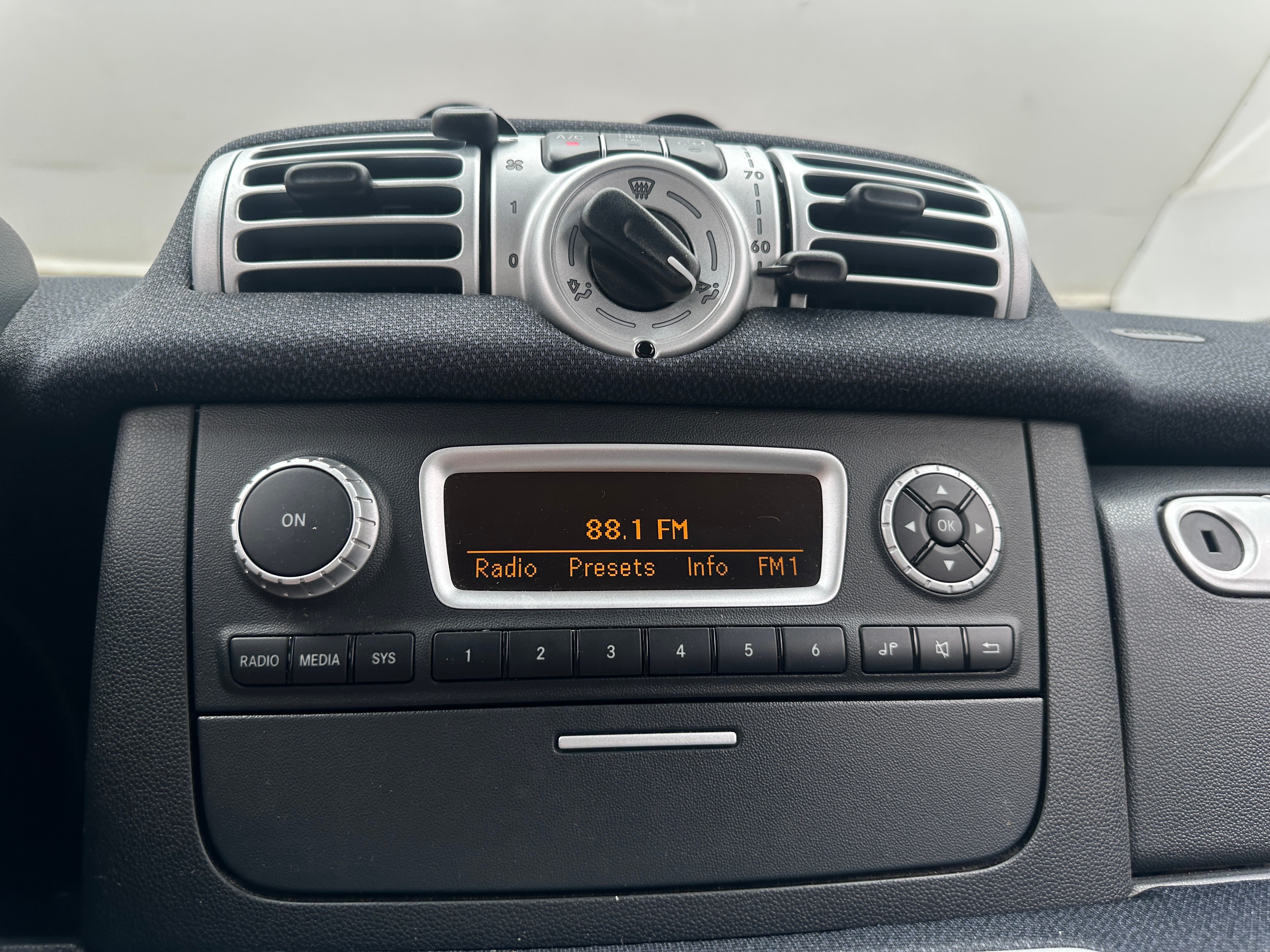 smart fortwo 2014 WMEEK9AA6EK759860 image smart fortwo 2014 WMEEK9AA6EK759860 image