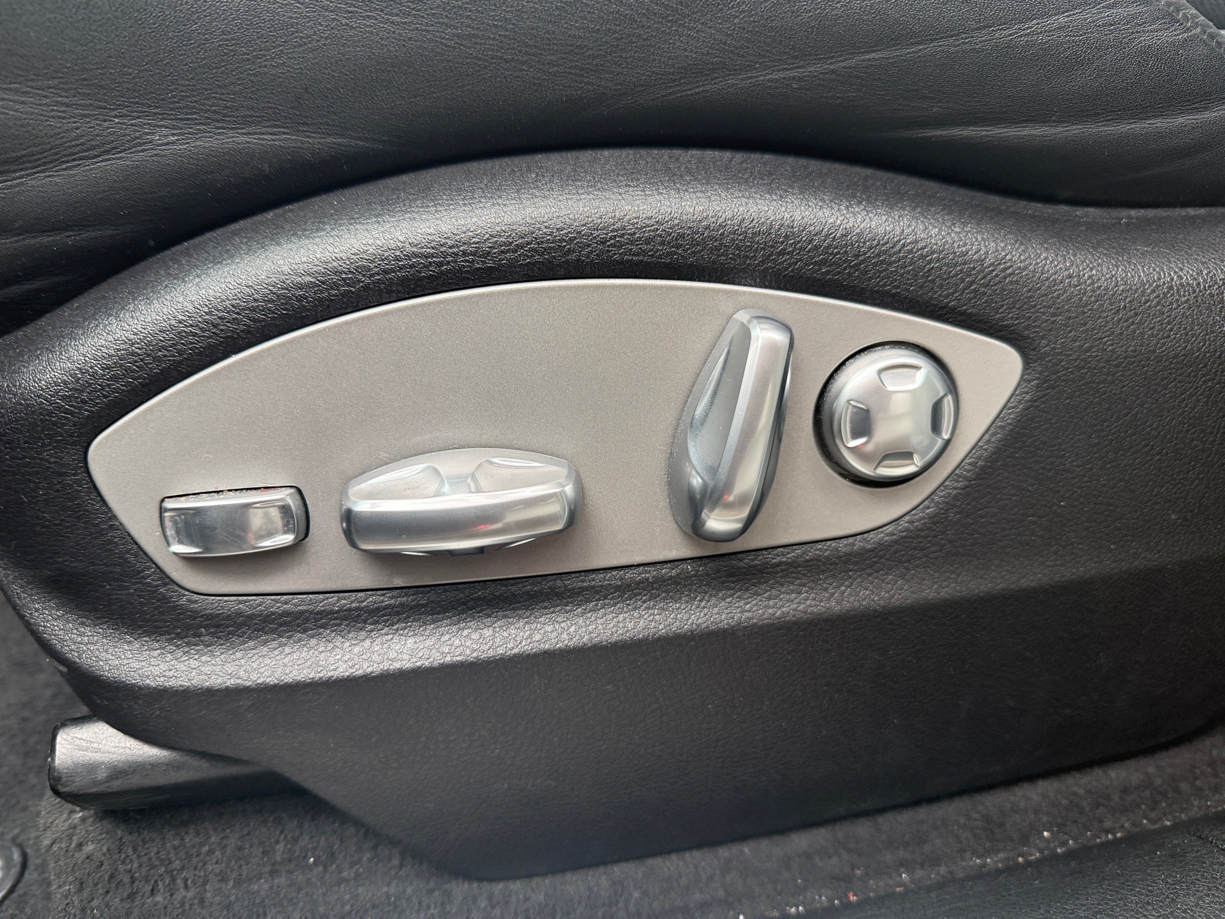 porsche macan 2019 WP1AB2A55KLB30067 image porsche macan 2019 WP1AB2A55KLB30067 image