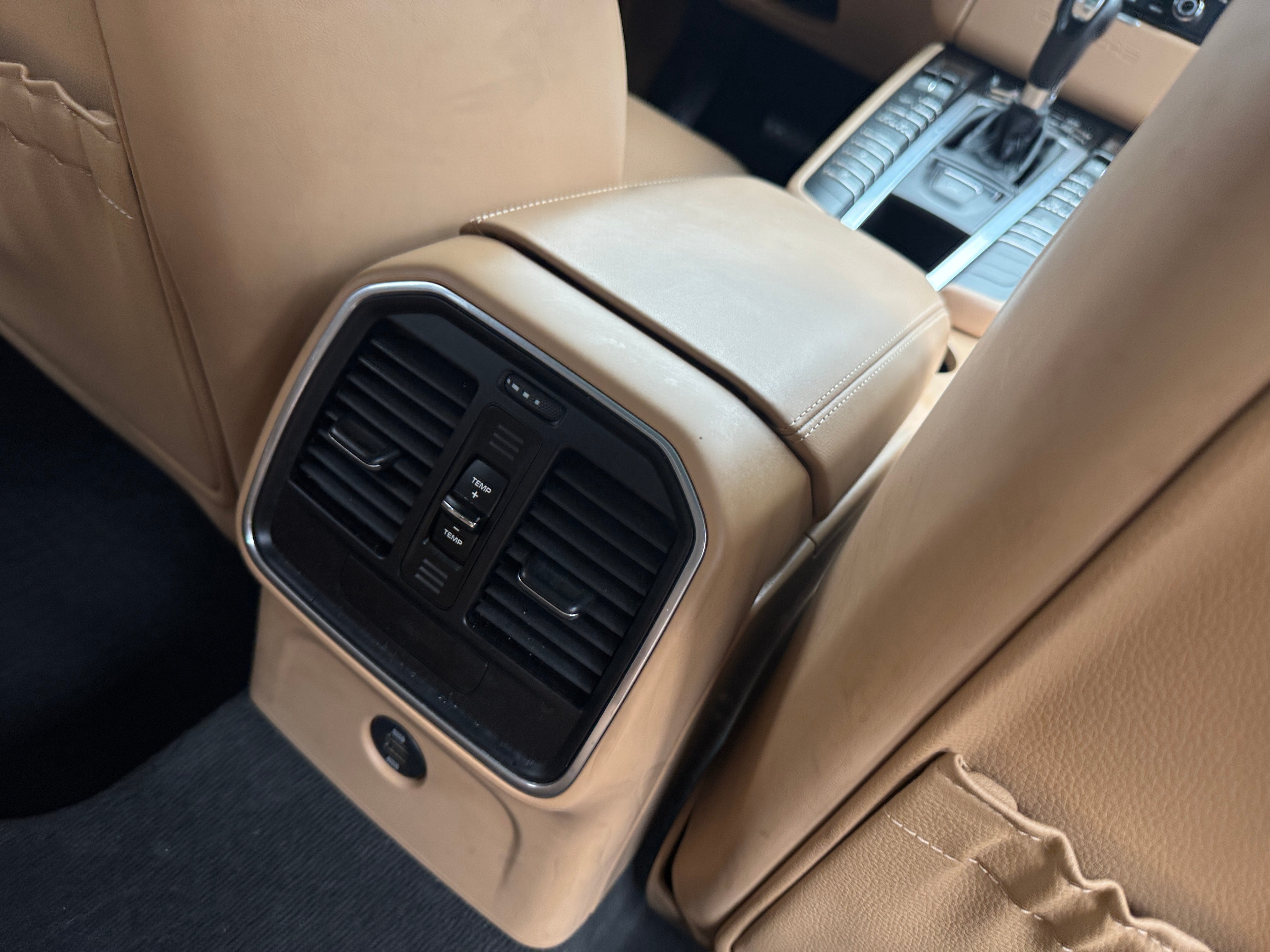 porsche macan 2018 WP1AF2A58JLB70727 image porsche macan 2018 WP1AF2A58JLB70727 image