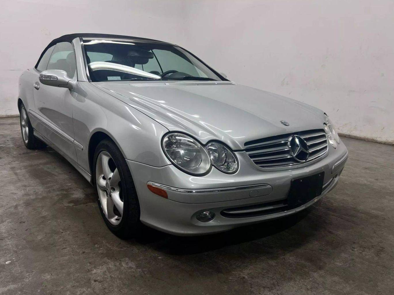 MERCEDES-BENZ CLK-CLASS 2005 WDBTK65G35T054610 image