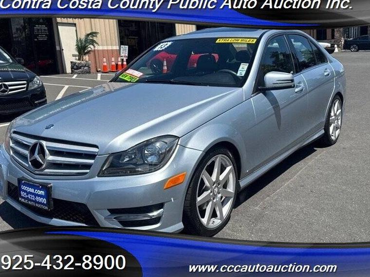 MERCEDES-BENZ C-CLASS 2013 WDDGF4HB2DR256738 image