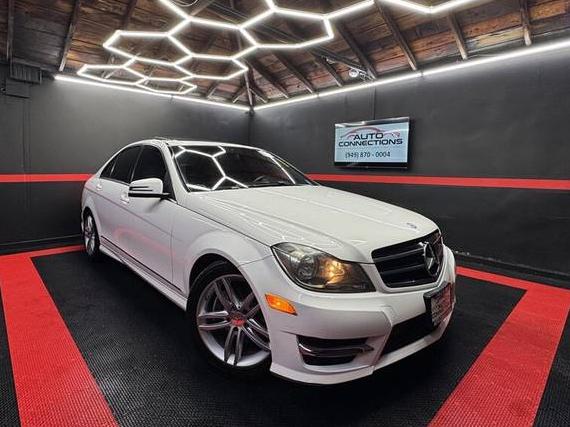 MERCEDES-BENZ C-CLASS 2014 WDDGF4HB0EG187030 image