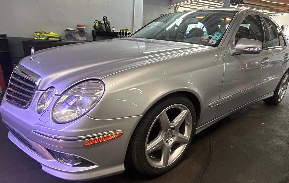 MERCEDES-BENZ E-CLASS 2009 WDBUF56X79B365972 image