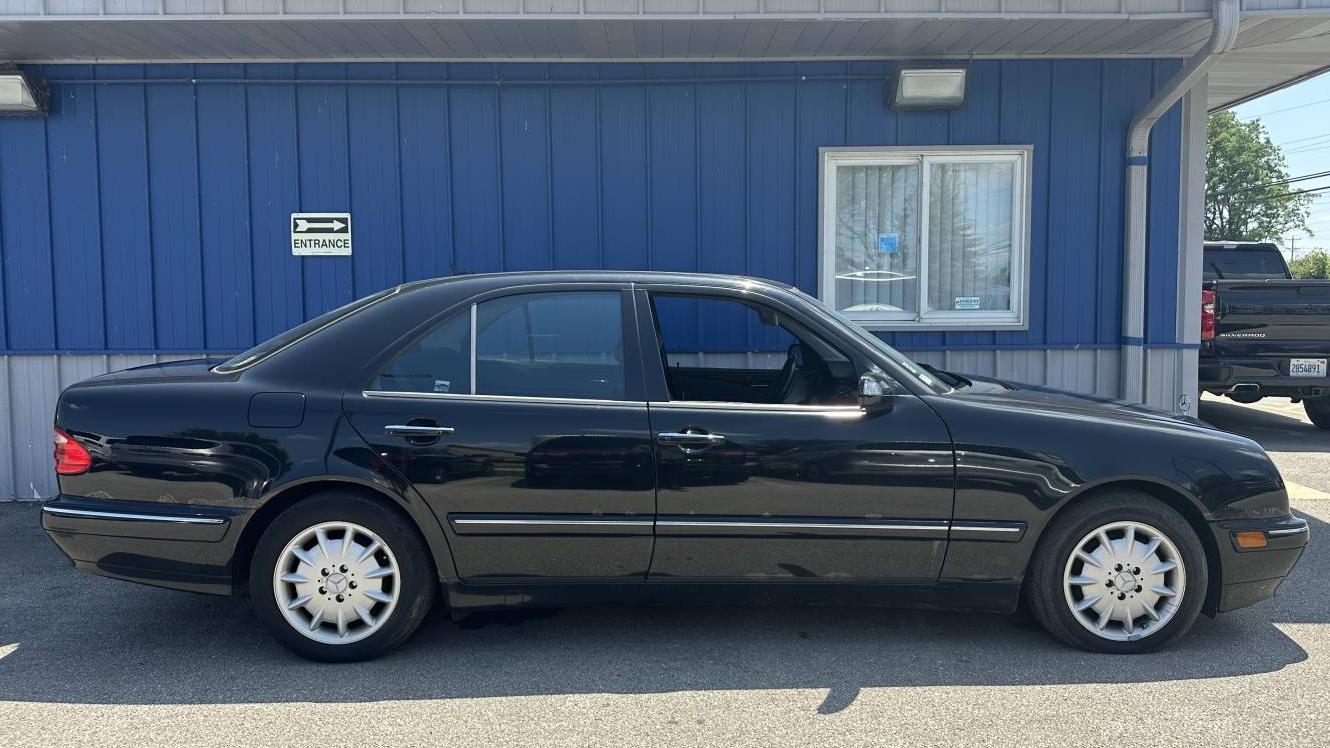 MERCEDES-BENZ E-CLASS 2001 WDBJF65J51X048480 image