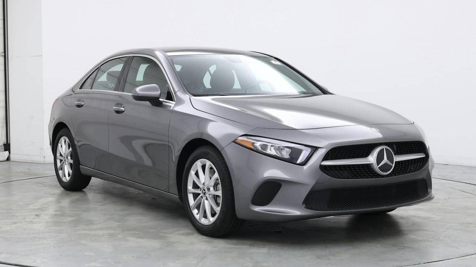MERCEDES-BENZ A-CLASS 2019 WDD3G4EB0KW024380 image