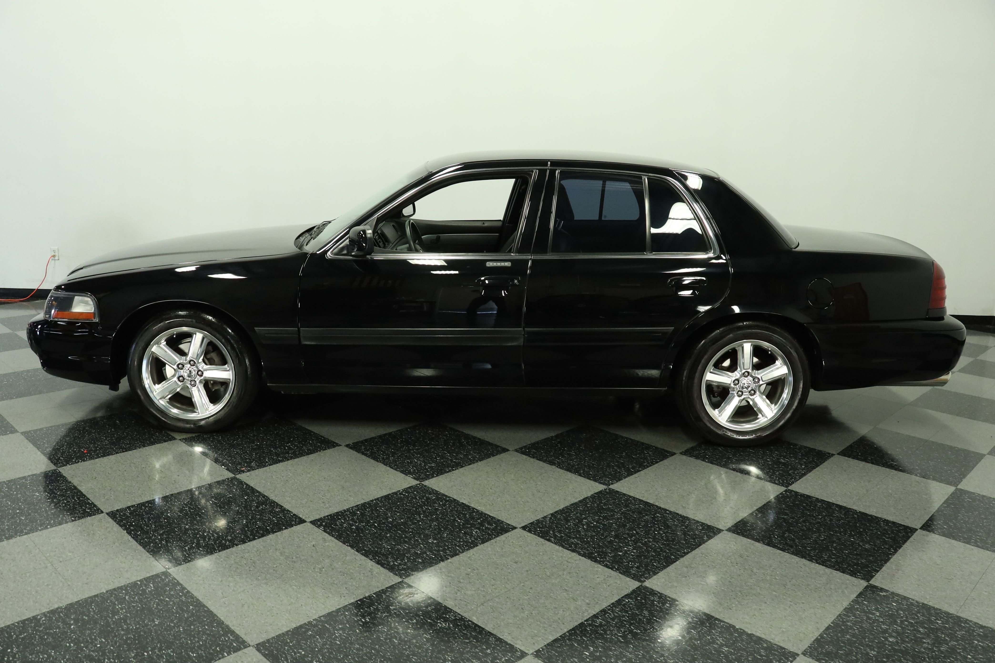 mercury marauder 2003 2MEHM75V03X609341 image mercury marauder 2003 2MEHM75V03X609341 image