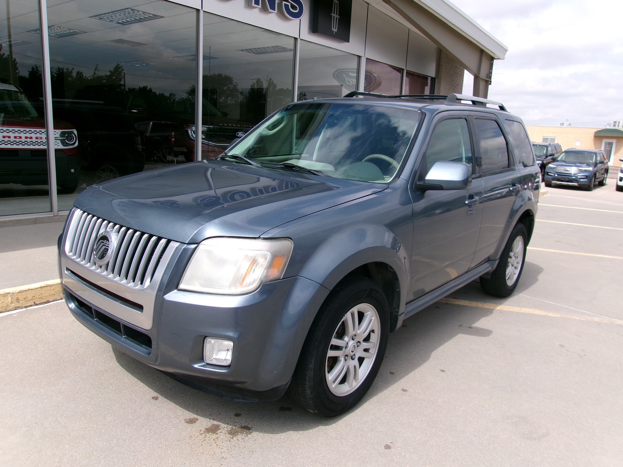 mercury mariner 2010 4M2CN8H7XAKJ27787 image mercury mariner 2010 4M2CN8H7XAKJ27787 image