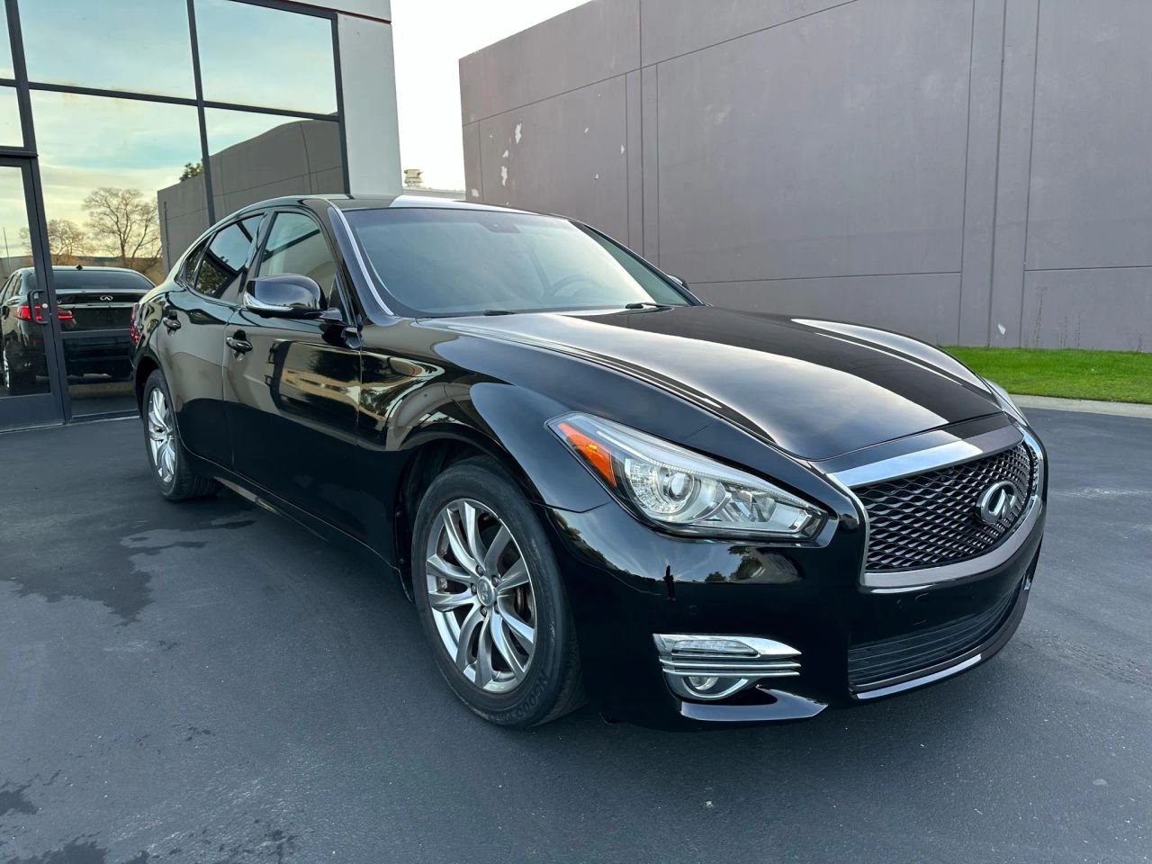 infiniti q70 2017 JN1BY1AP5HM740122 image infiniti q70 2017 JN1BY1AP5HM740122 image