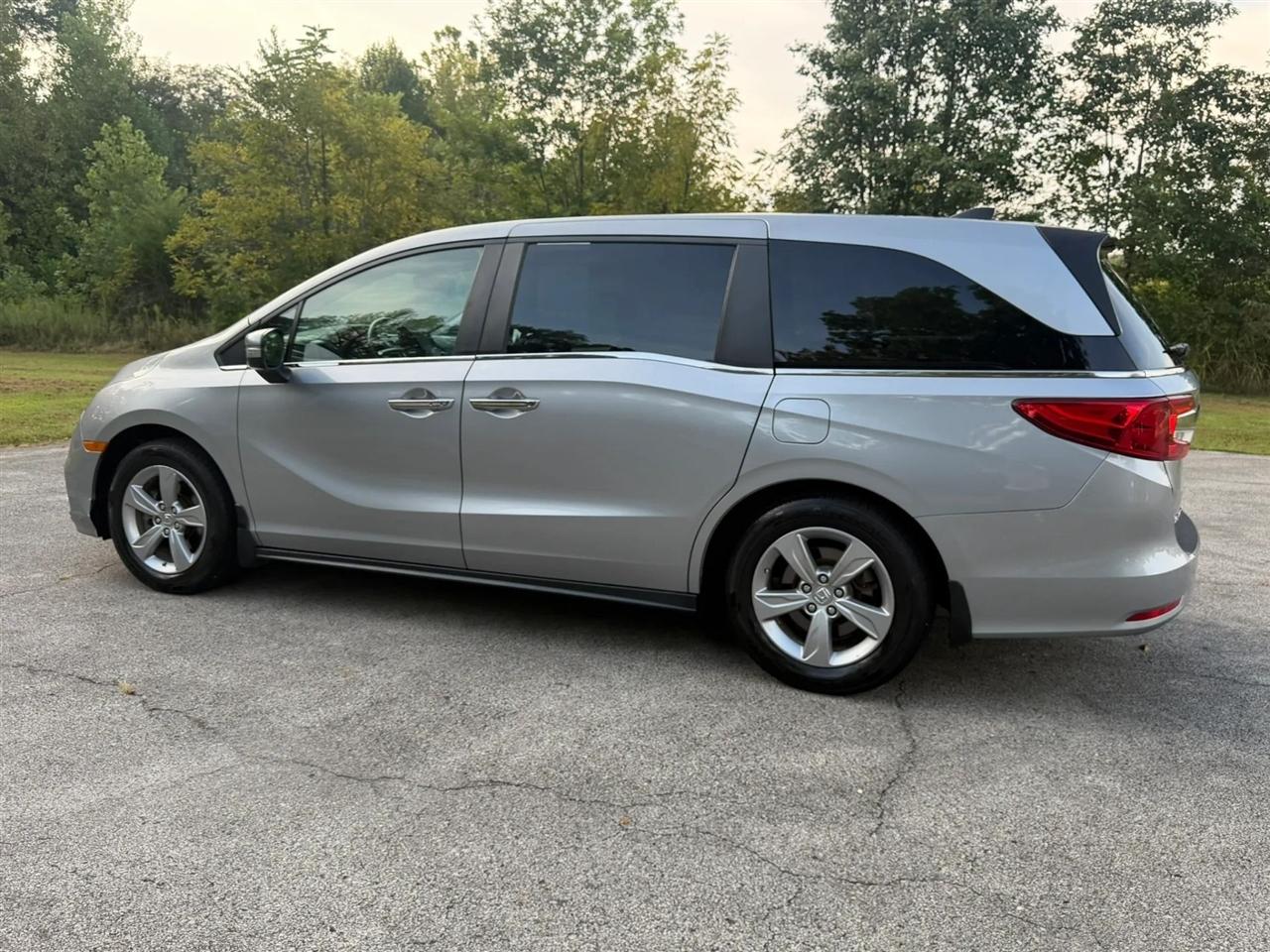 honda odyssey 2018 5FNRL6H79JB052474 image honda odyssey 2018 5FNRL6H79JB052474 image