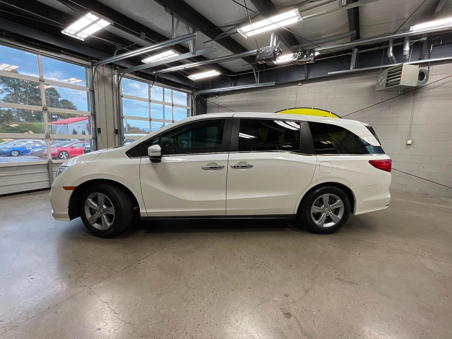 honda odyssey 2018 5FNRL6H77JB003600 image honda odyssey 2018 5FNRL6H77JB003600 image