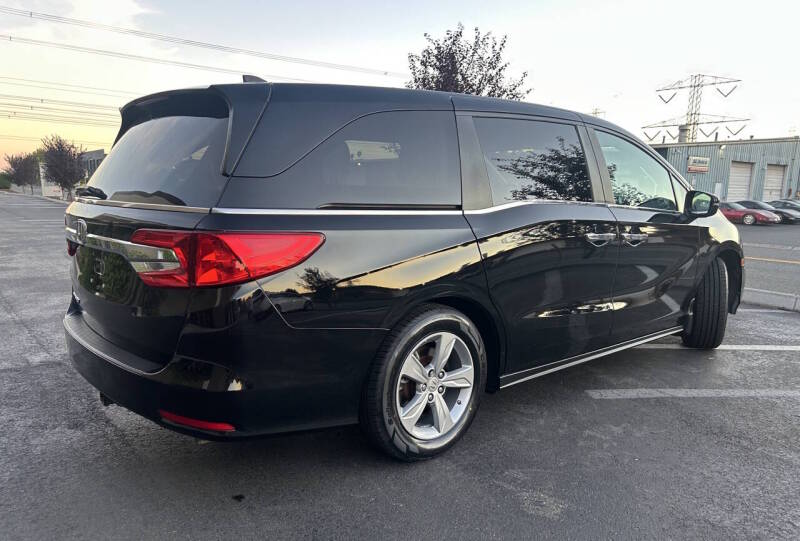 honda odyssey 2018 5FNRL6H76JB012739 image honda odyssey 2018 5FNRL6H76JB012739 image