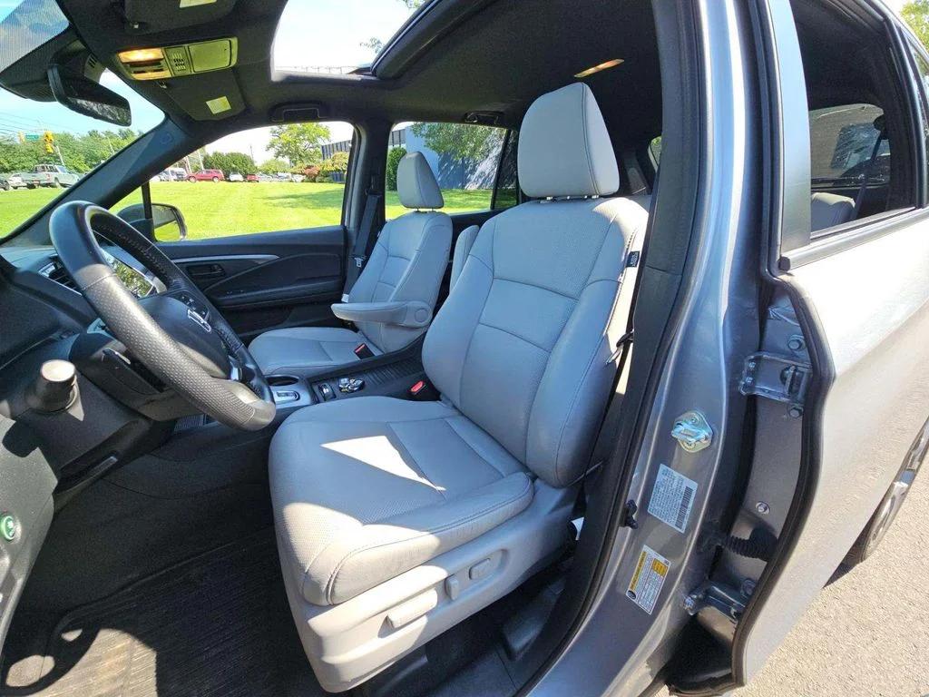 honda passport 2023 5FNYF8H5XPB028951 image honda passport 2023 5FNYF8H5XPB028951 image