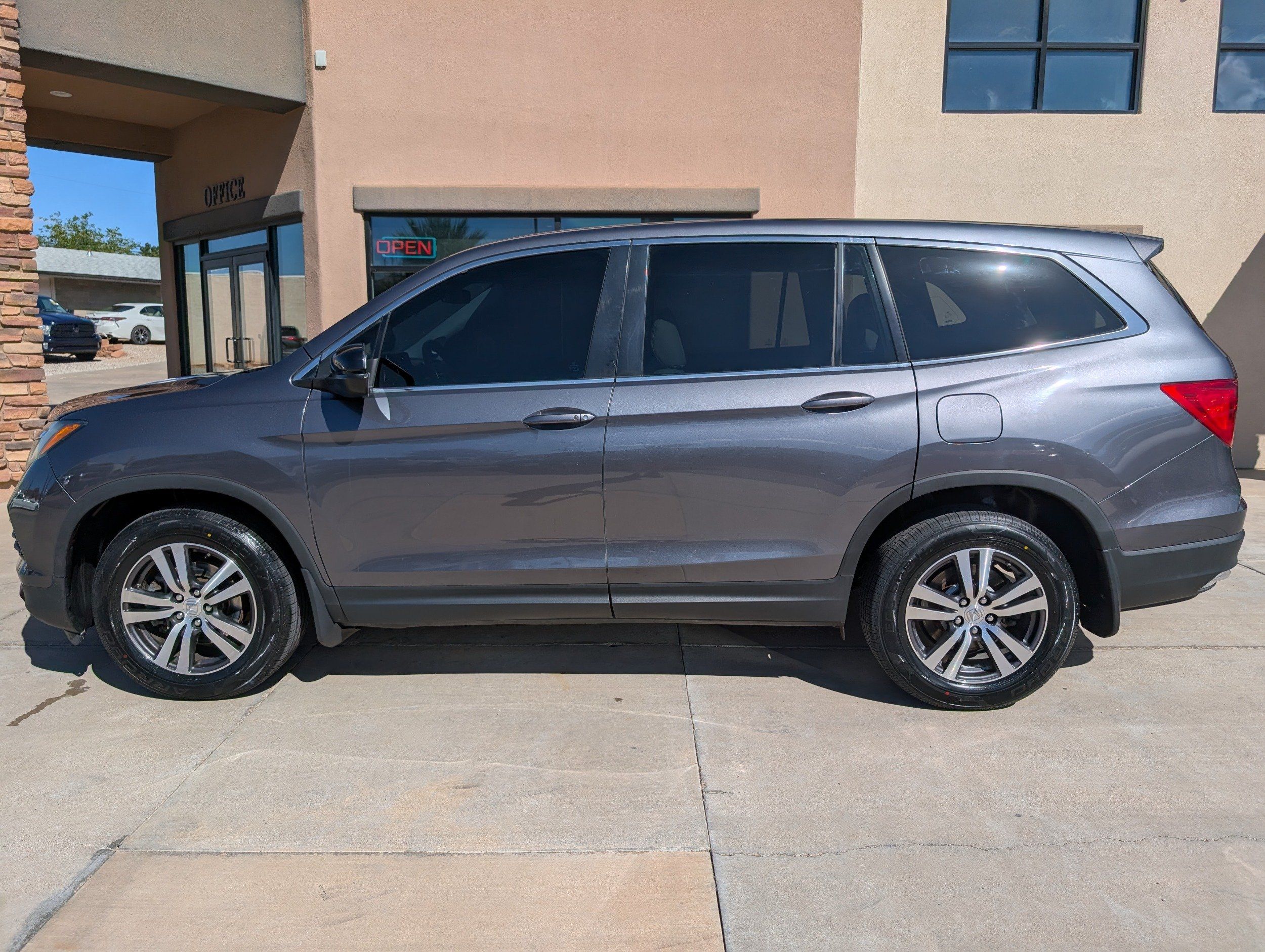honda pilot 2018 5FNYF6H38JB065085 image honda pilot 2018 5FNYF6H38JB065085 image