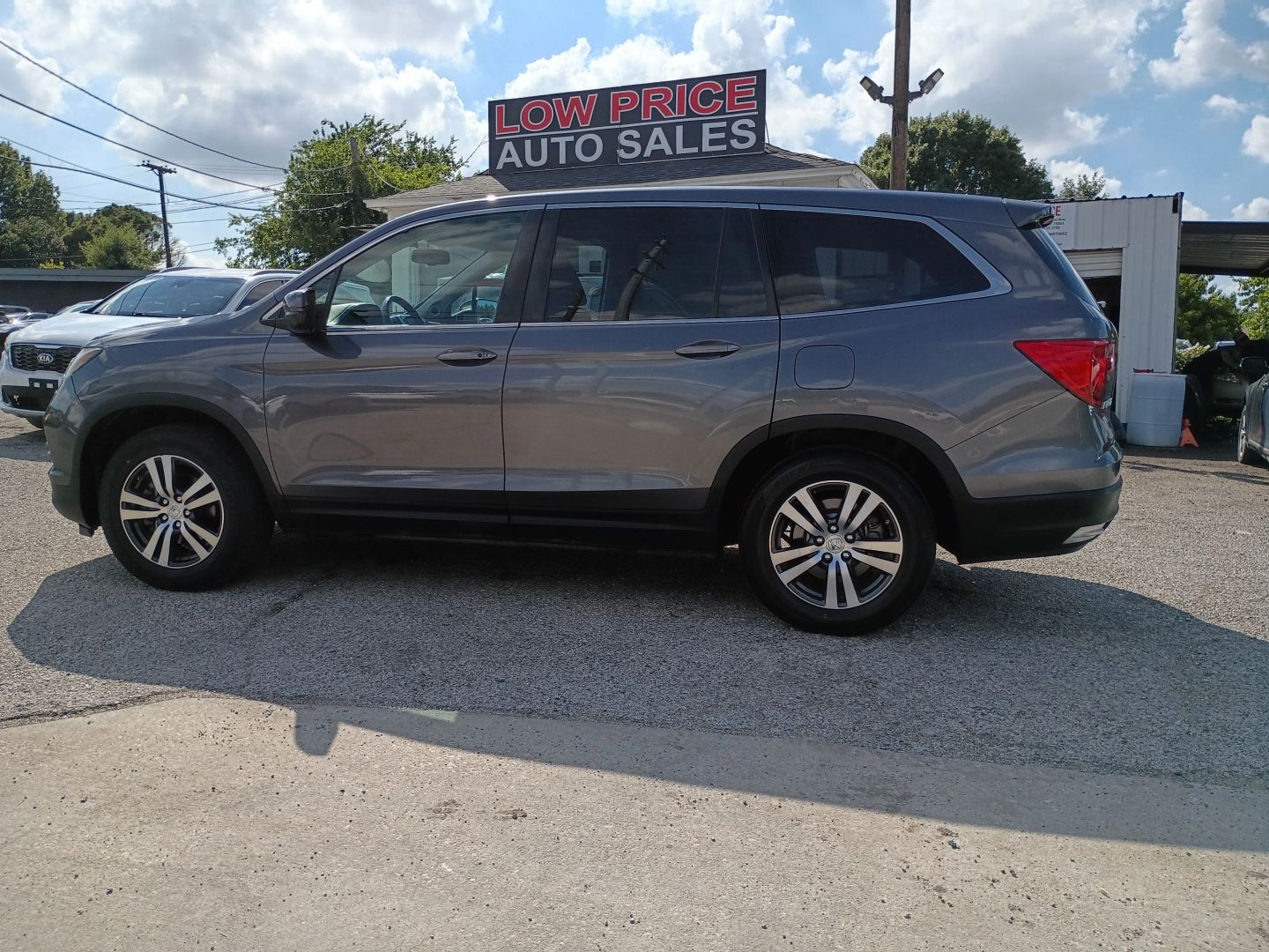 honda pilot 2017 5FNYF5H81HB025401 image honda pilot 2017 5FNYF5H81HB025401 image