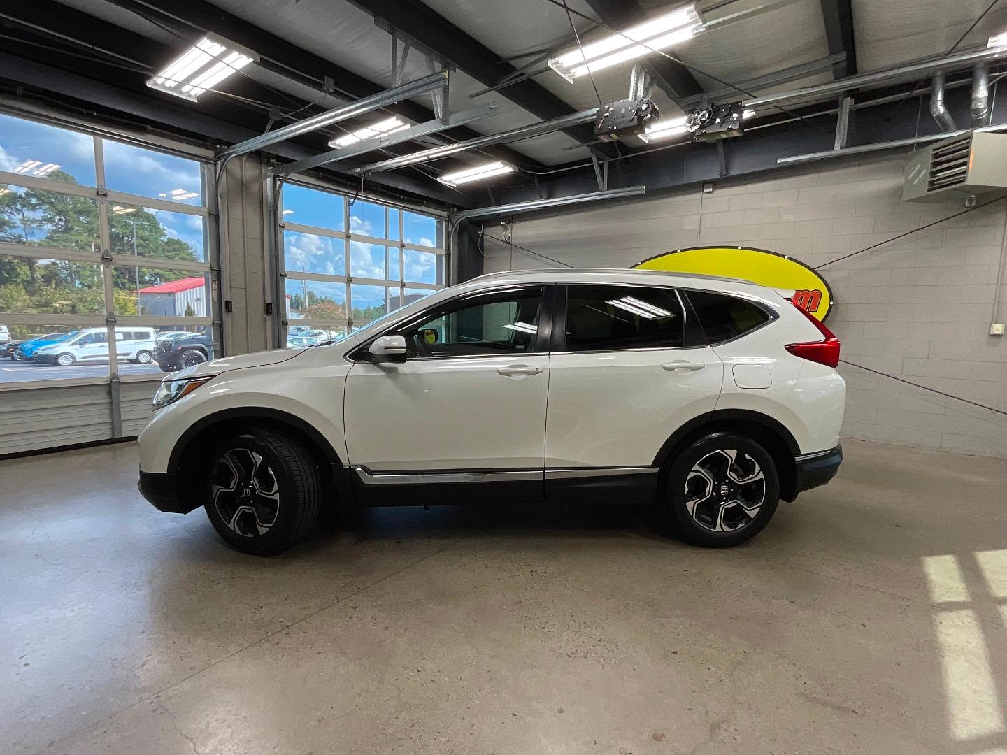 honda cr-v 2017 2HKRW1H93HH504555 image honda cr-v 2017 2HKRW1H93HH504555 image