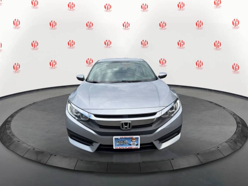 honda civic 2018 19XFC2E56JE007142 image honda civic 2018 19XFC2E56JE007142 image