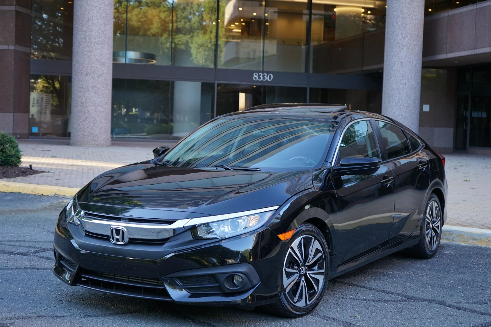 honda civic 2018 2HGFC1F33JH644437 image honda civic 2018 2HGFC1F33JH644437 image