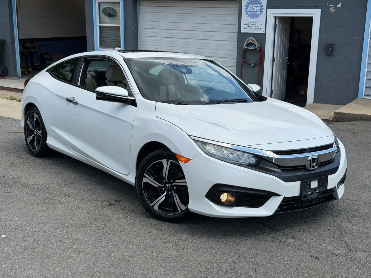 honda civic 2017 2HGFC3B9XHH357404 image honda civic 2017 2HGFC3B9XHH357404 image