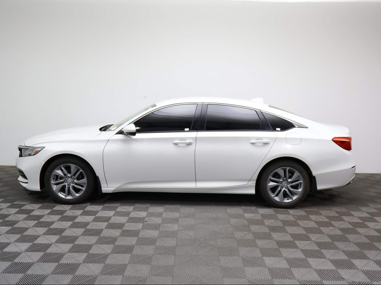 honda accord 2018 1HGCV1F18JA136975 image honda accord 2018 1HGCV1F18JA136975 image