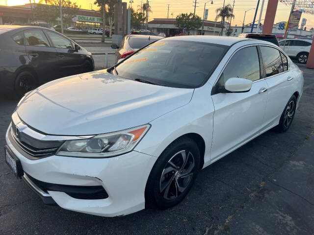 honda accord 2017 1HGCR2F38HA002702 image honda accord 2017 1HGCR2F38HA002702 image