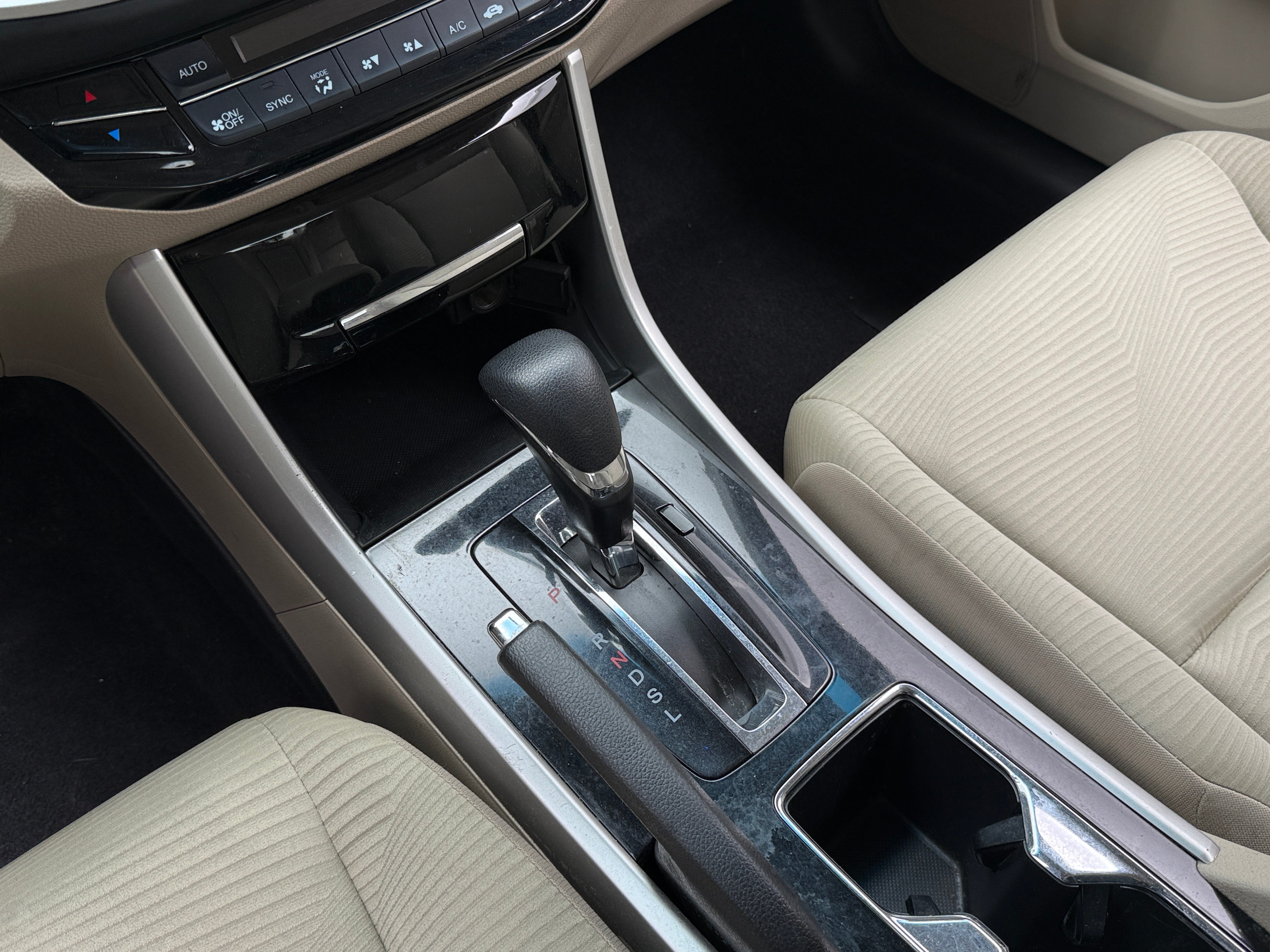 honda accord 2017 1HGCR2F3XHA131668 image honda accord 2017 1HGCR2F3XHA131668 image