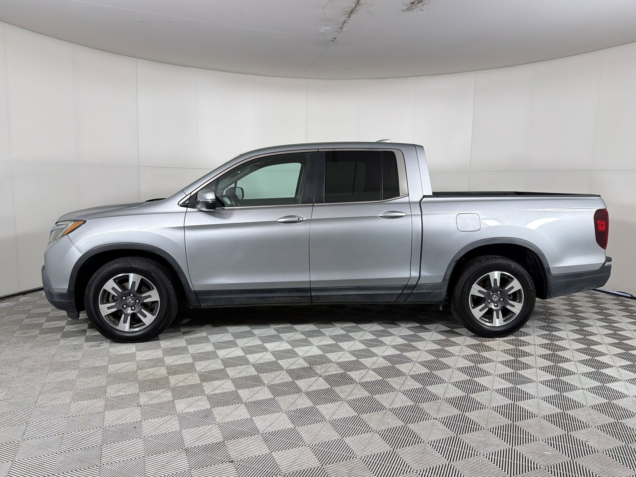 honda ridgeline 2018 5FPYK2F67JB002892 image honda ridgeline 2018 5FPYK2F67JB002892 image