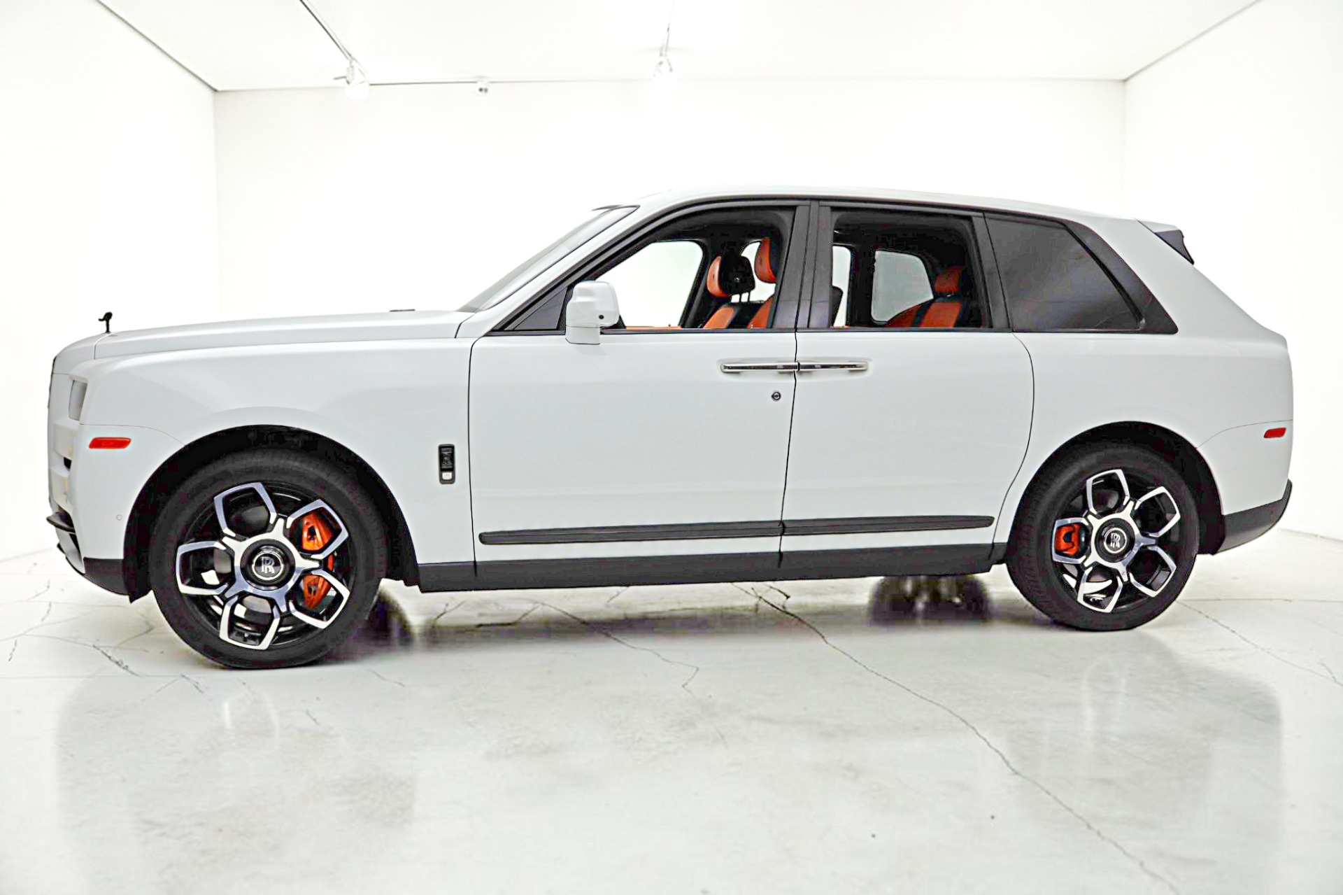 rolls-royce cullinan 2023 SLATV8C06PU218267 image rolls-royce cullinan 2023 SLATV8C06PU218267 image