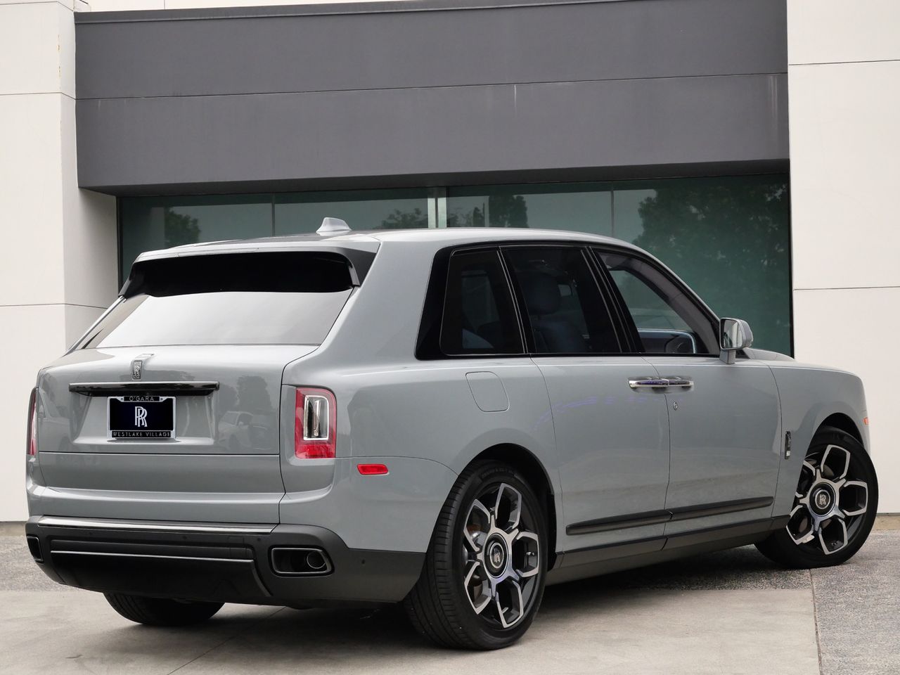 rolls-royce cullinan 2023 SLATV8C00PU219544 image rolls-royce cullinan 2023 SLATV8C00PU219544 image