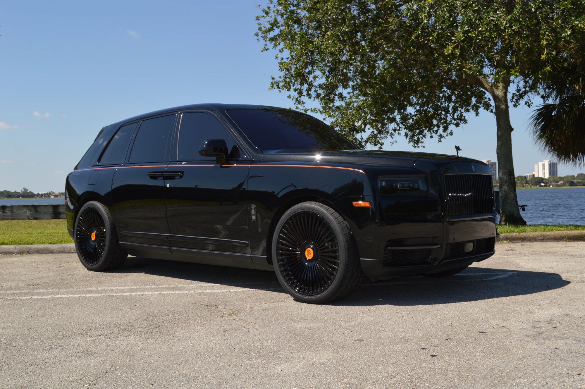 rolls-royce cullinan 2023 SLATV8C08PU216696 image rolls-royce cullinan 2023 SLATV8C08PU216696 image