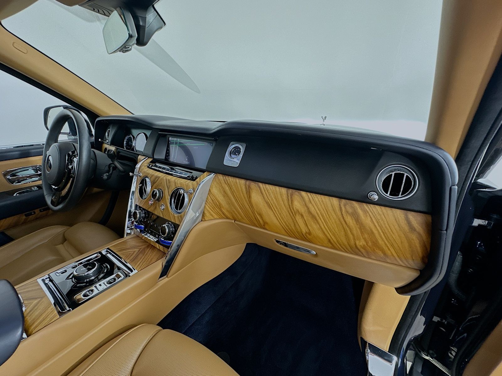 rolls-royce cullinan 2019 SLA689X57KU114136 image rolls-royce cullinan 2019 SLA689X57KU114136 image