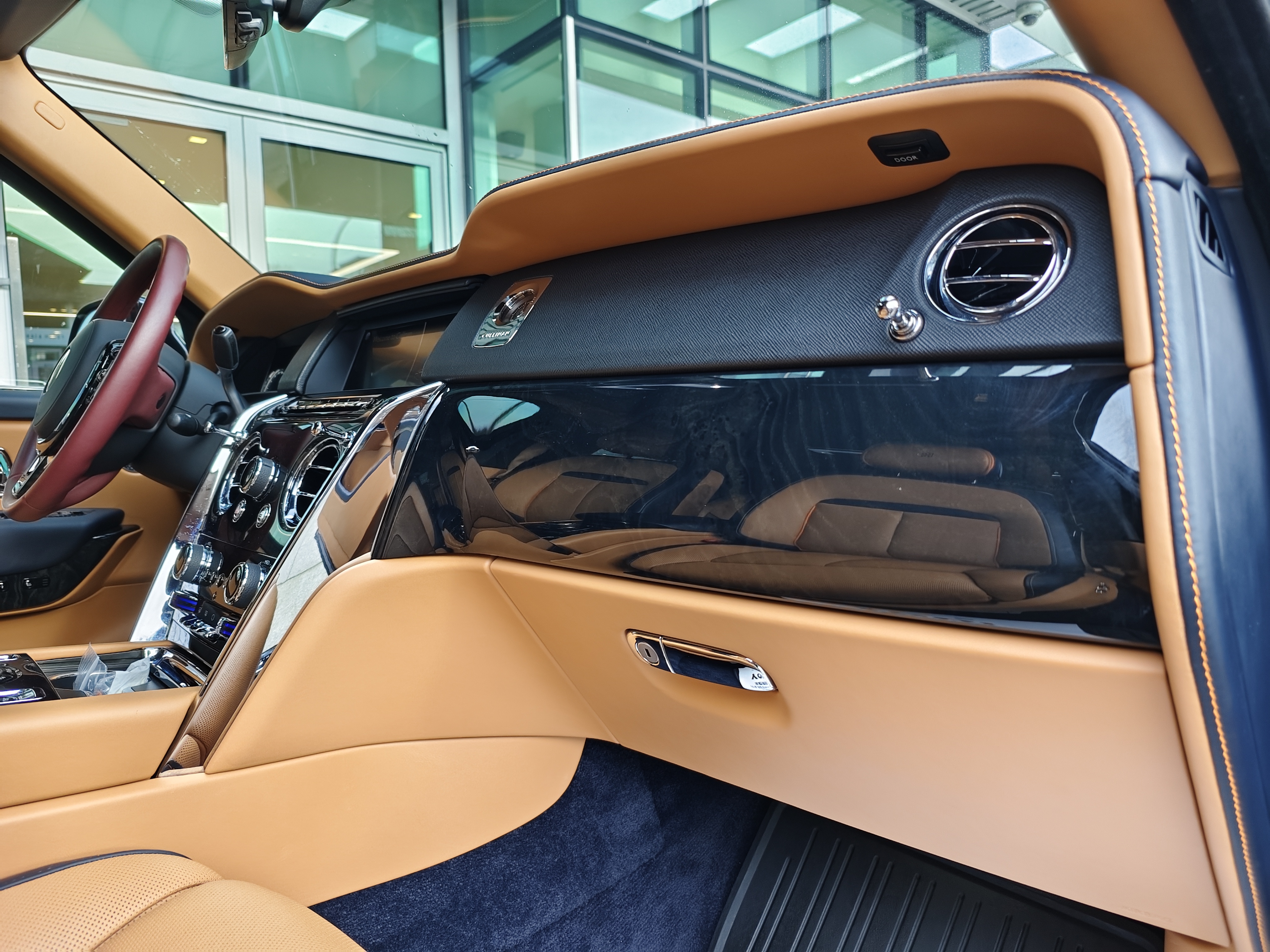 rolls-royce cullinan 2021 SLATV4C08MU207484 image rolls-royce cullinan 2021 SLATV4C08MU207484 image