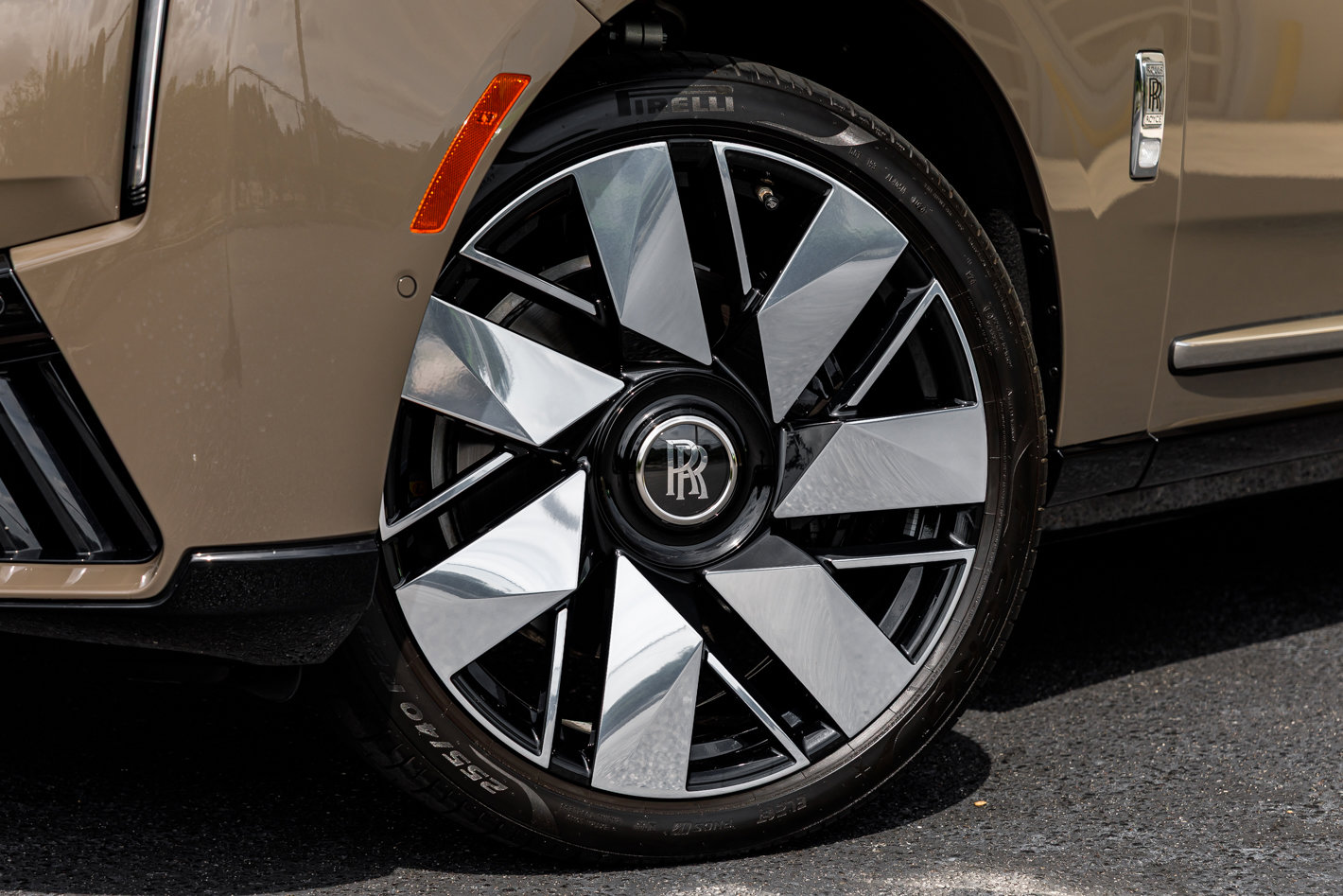 rolls-royce cullinan 2025 SLA13HA01SU226687 image