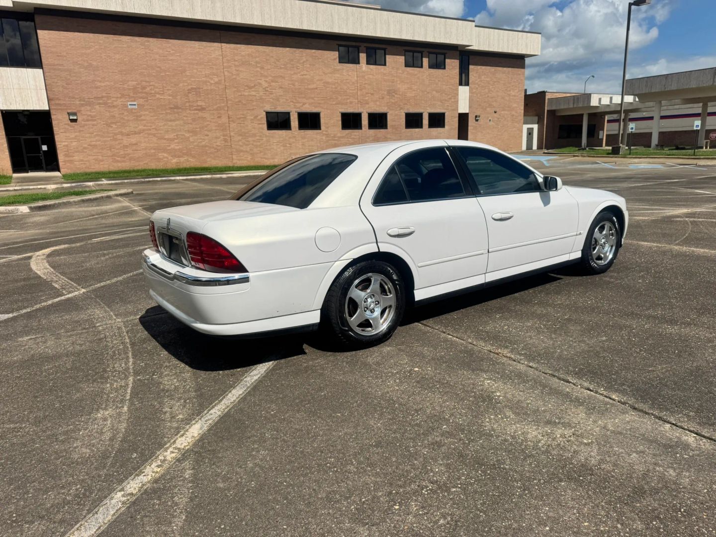 lincoln ls 2000 1LNHM86S8YY786492 image lincoln ls 2000 1LNHM86S8YY786492 image