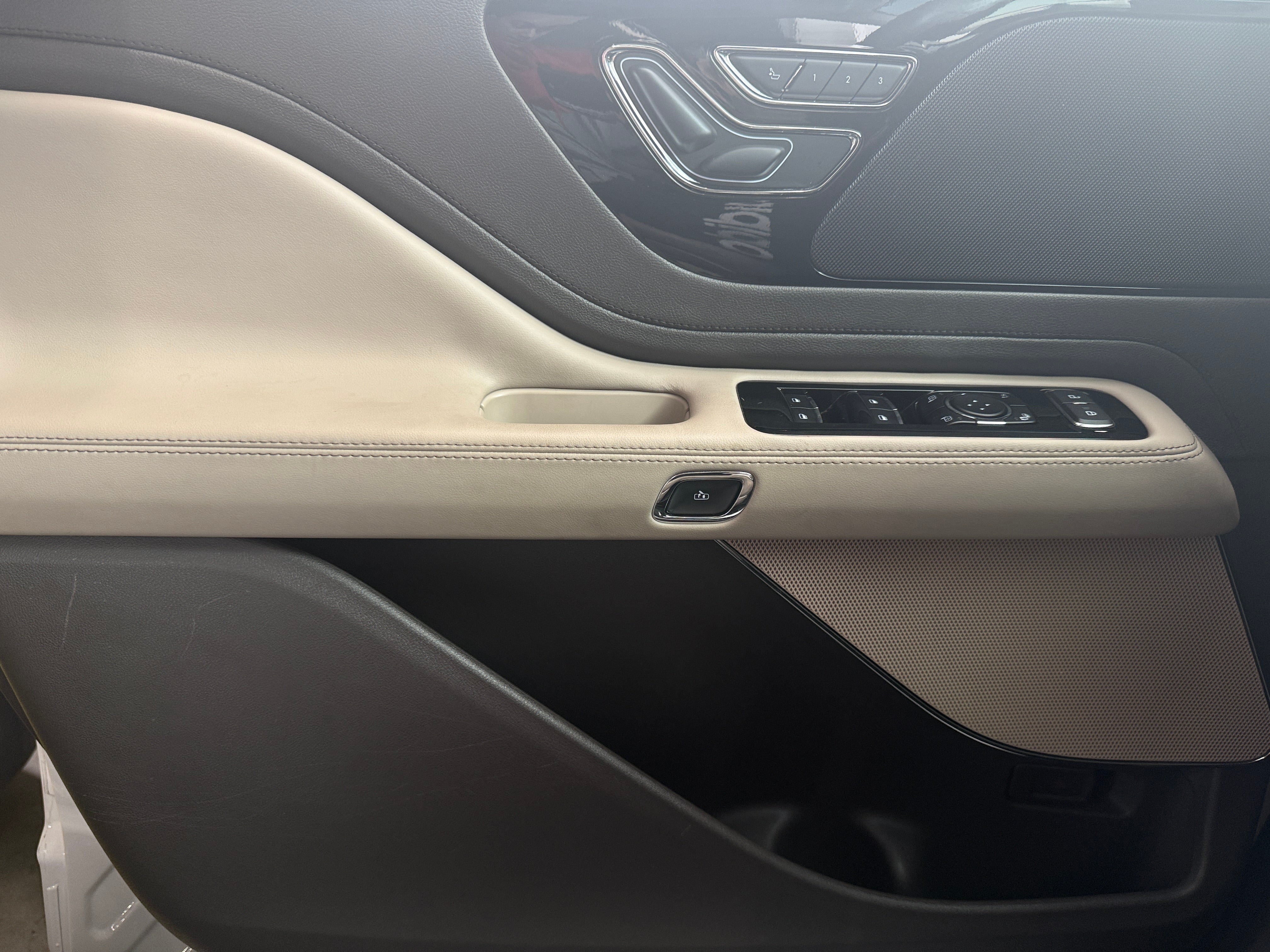 lincoln aviator 2023 5LM5J6WC3PGL11732 image lincoln aviator 2023 5LM5J6WC3PGL11732 image