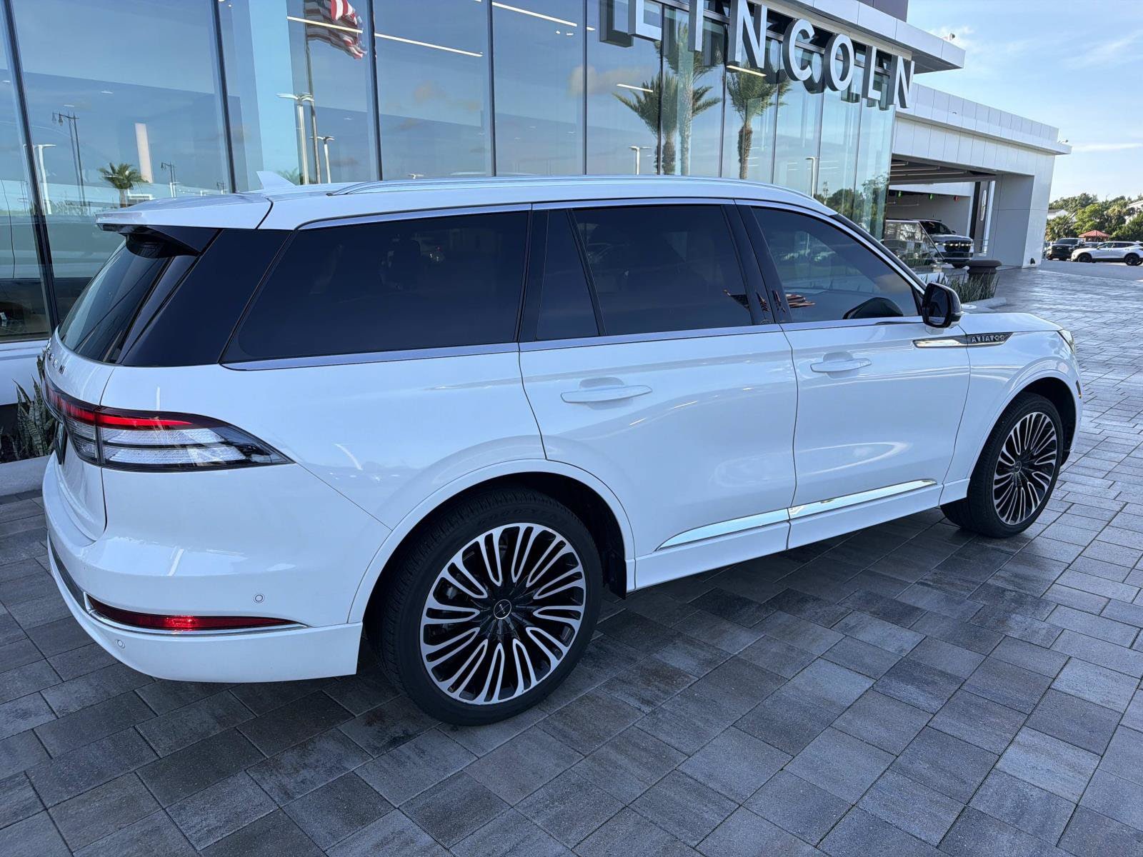 lincoln aviator 2024 5LM5J9XC3RGL04377 image lincoln aviator 2024 5LM5J9XC3RGL04377 image