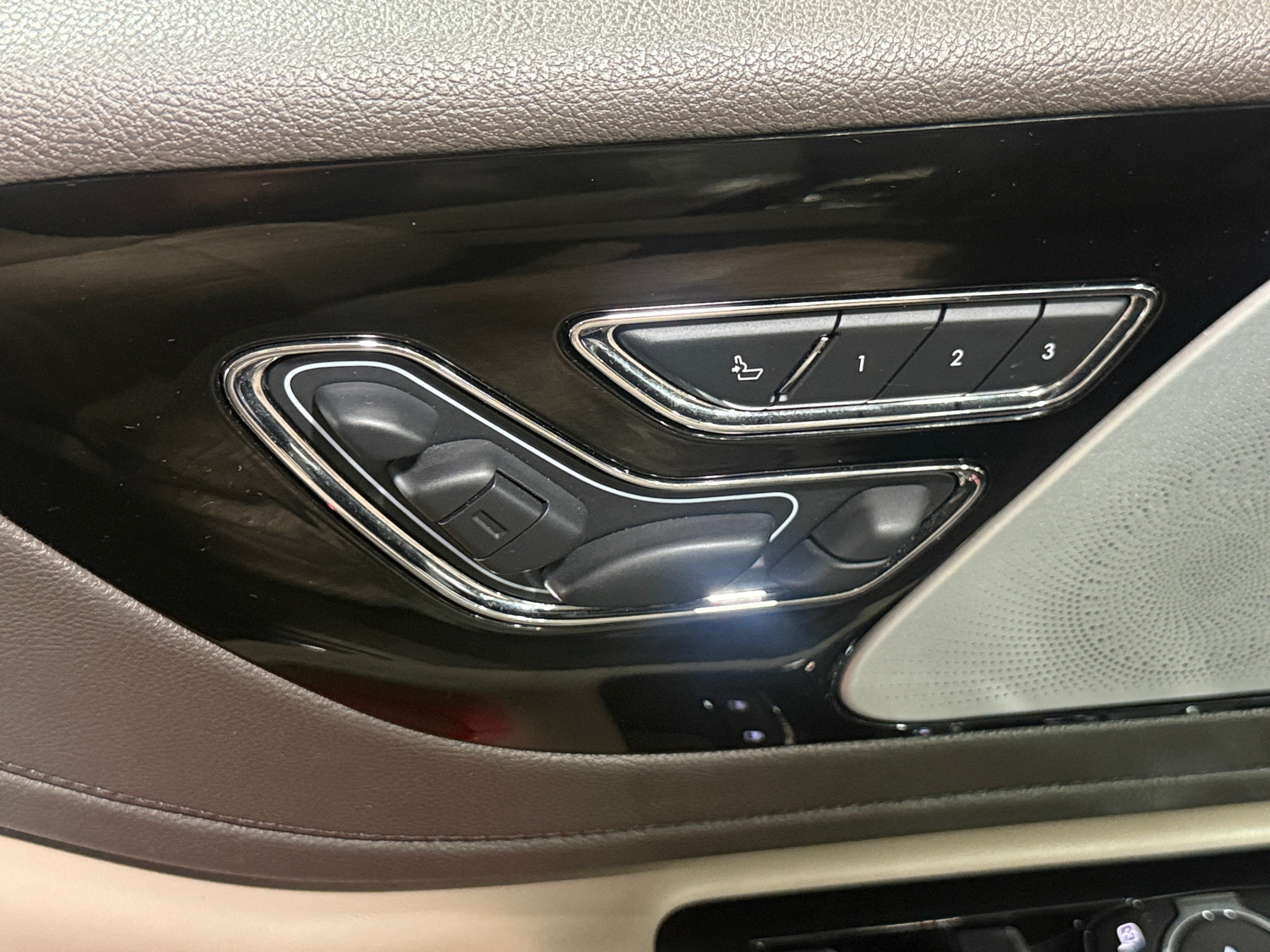 lincoln aviator 2020 5LM5J7XC7LGL06421 image lincoln aviator 2020 5LM5J7XC7LGL06421 image