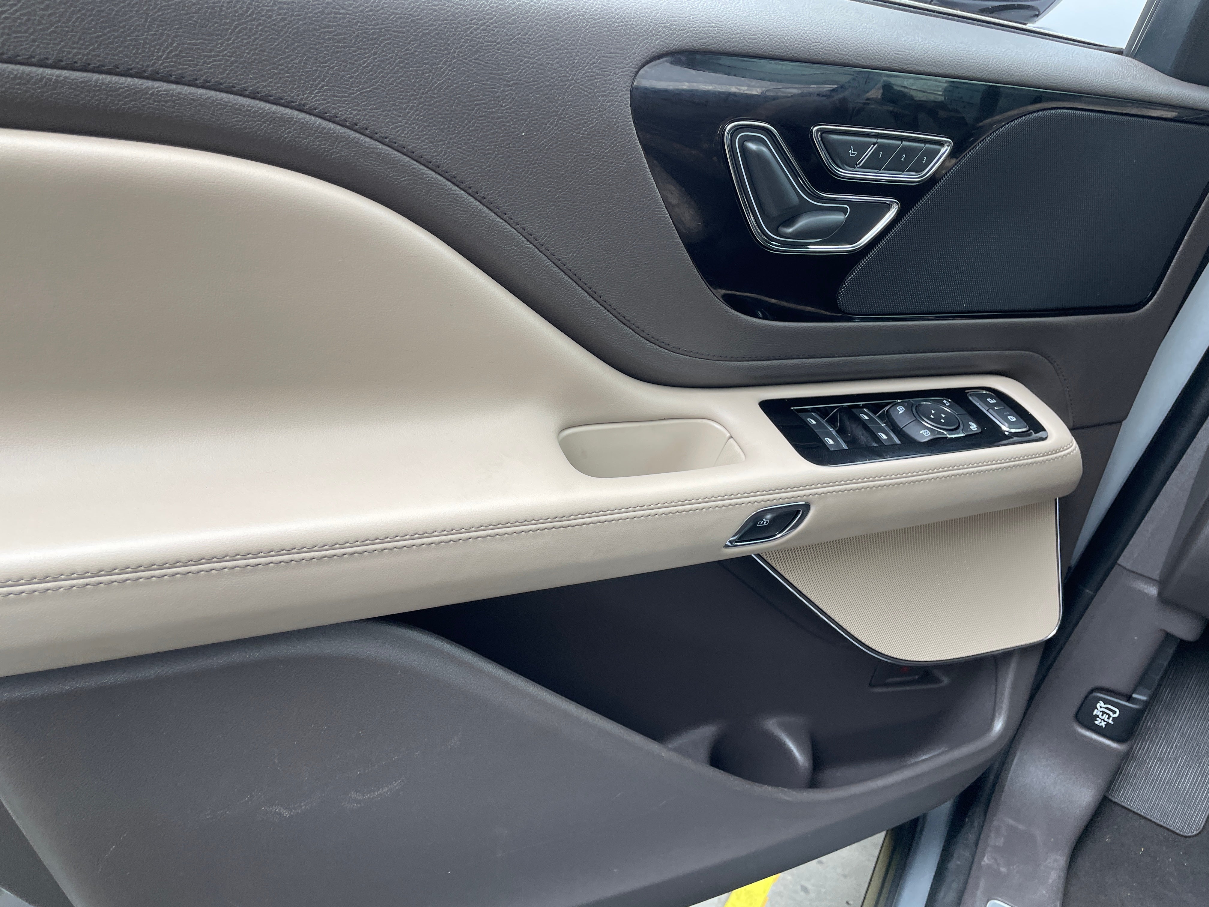 lincoln aviator 2022 5LM5J6XC9NGL02254 image lincoln aviator 2022 5LM5J6XC9NGL02254 image