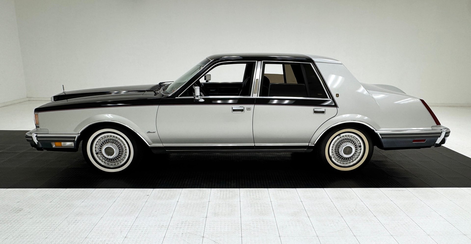 lincoln continental 1983 1MRBP97F9DY615959 image lincoln continental 1983 1MRBP97F9DY615959 image