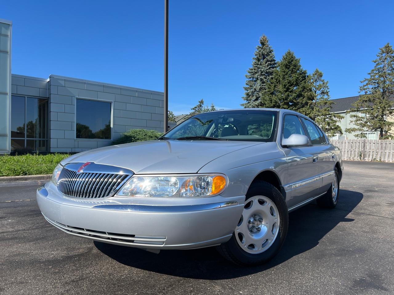 lincoln continental 2000 1LNHM97V6YY802896 image lincoln continental 2000 1LNHM97V6YY802896 image