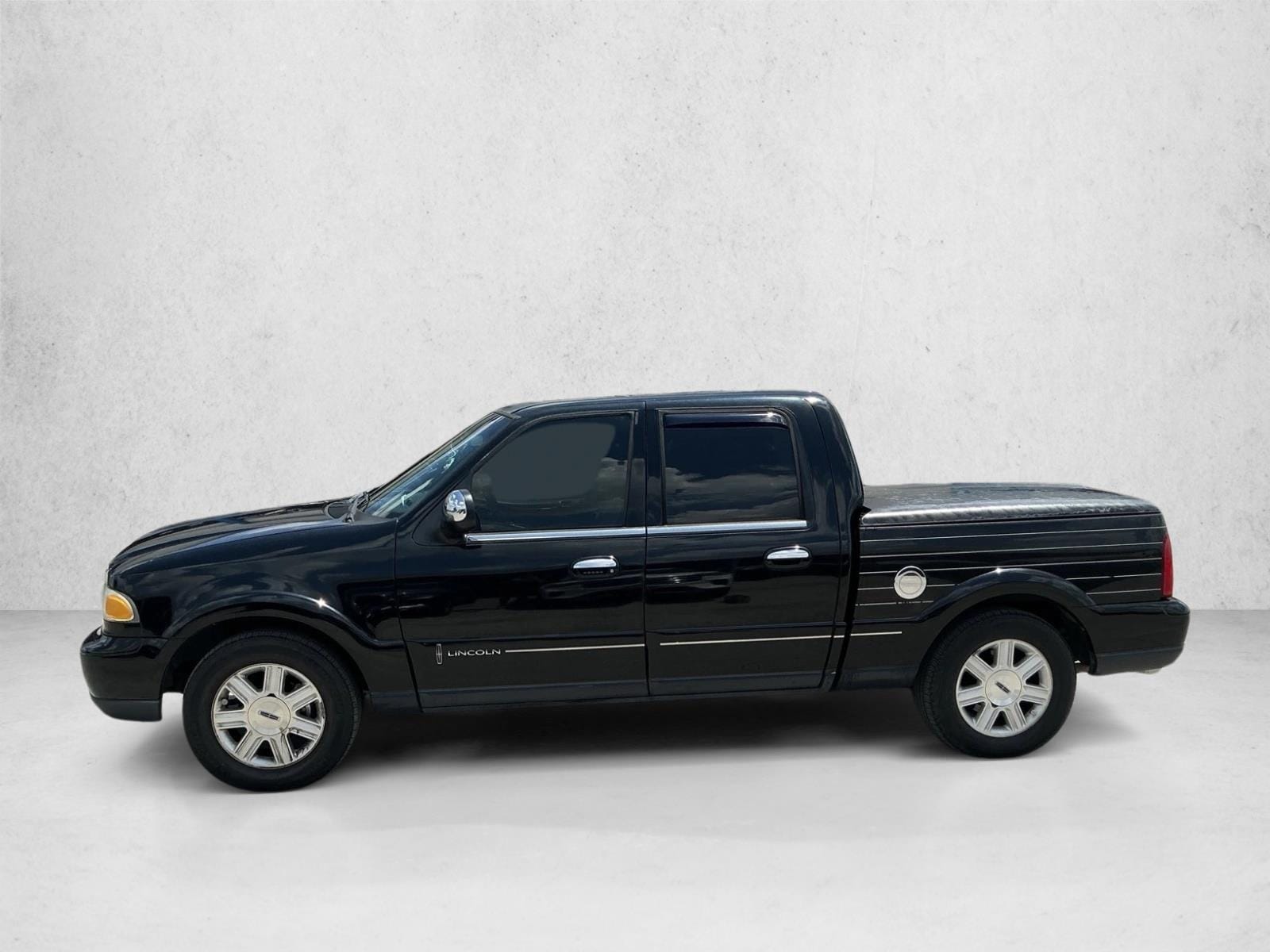 lincoln blackwood 2002 5LTEW05A12KJ01543 image lincoln blackwood 2002 5LTEW05A12KJ01543 image