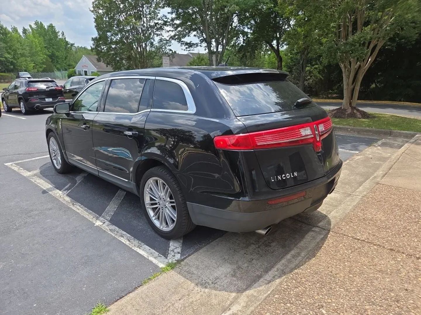 lincoln mkt 2019 2LMHJ5AT4KBL00681 image lincoln mkt 2019 2LMHJ5AT4KBL00681 image