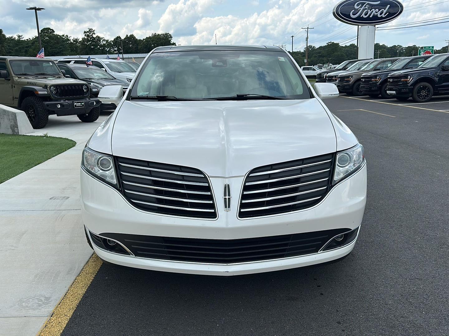 lincoln mkt 2019 2LMHJ5AT7KBL02103 image lincoln mkt 2019 2LMHJ5AT7KBL02103 image