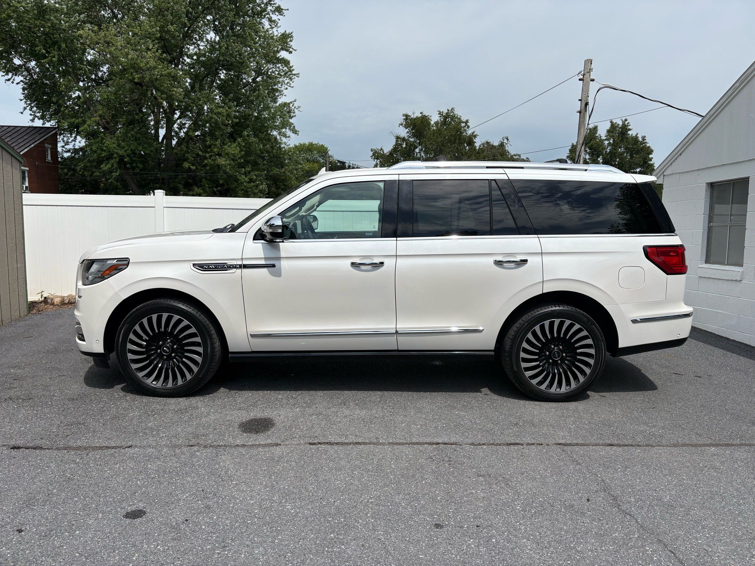 lincoln navigator 2019 5LMJJ2TT9KEL26333 image lincoln navigator 2019 5LMJJ2TT9KEL26333 image