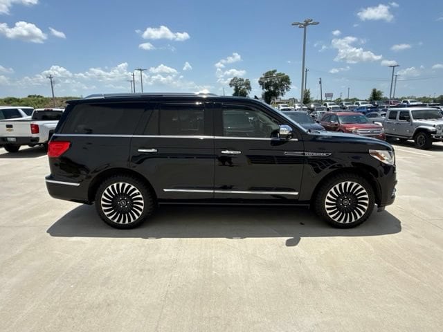 lincoln navigator 2018 5LMJJ2TT3JEL15682 image lincoln navigator 2018 5LMJJ2TT3JEL15682 image