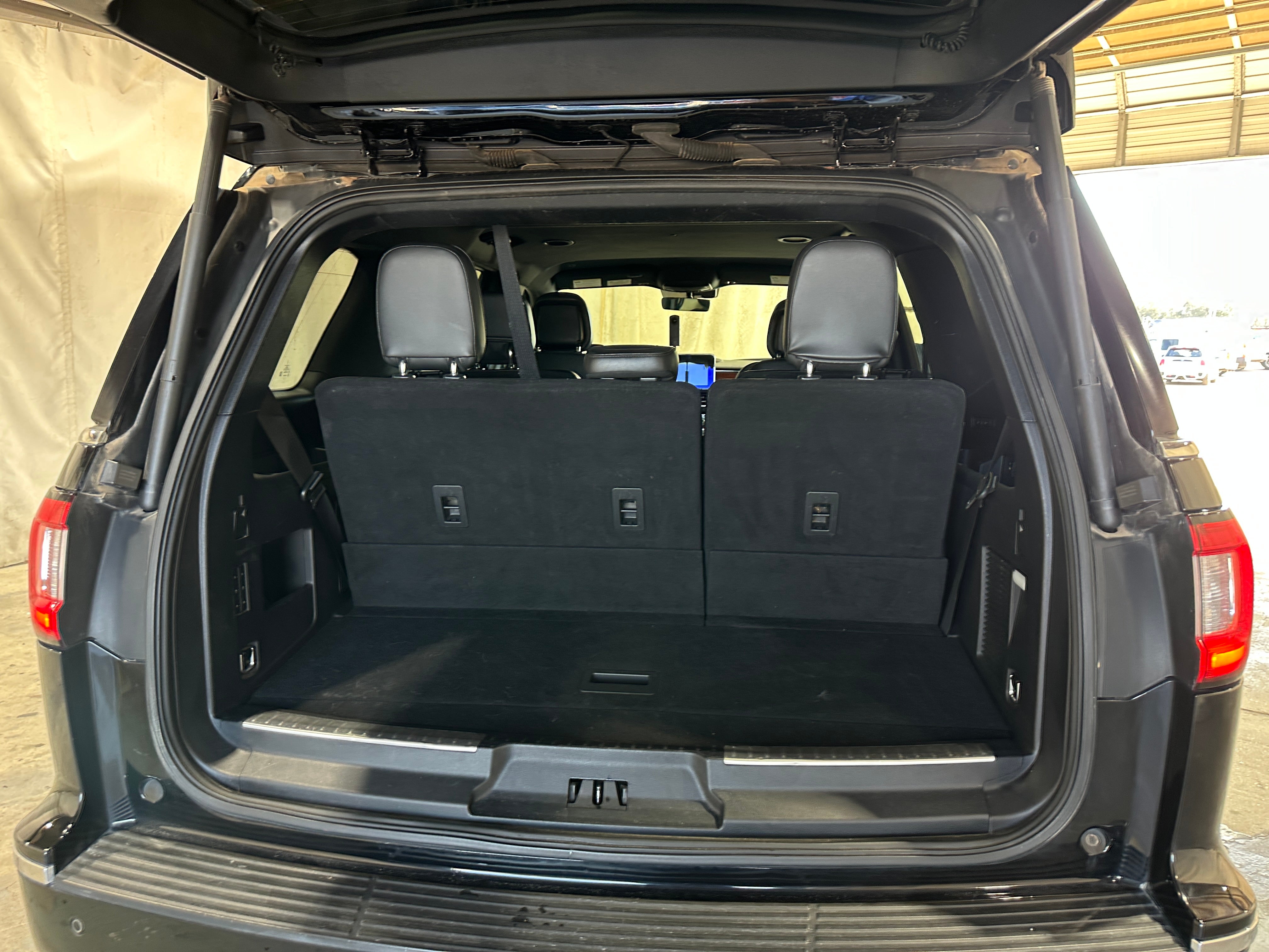 lincoln navigator 2018 5LMJJ2NT1JEL02300 image lincoln navigator 2018 5LMJJ2NT1JEL02300 image