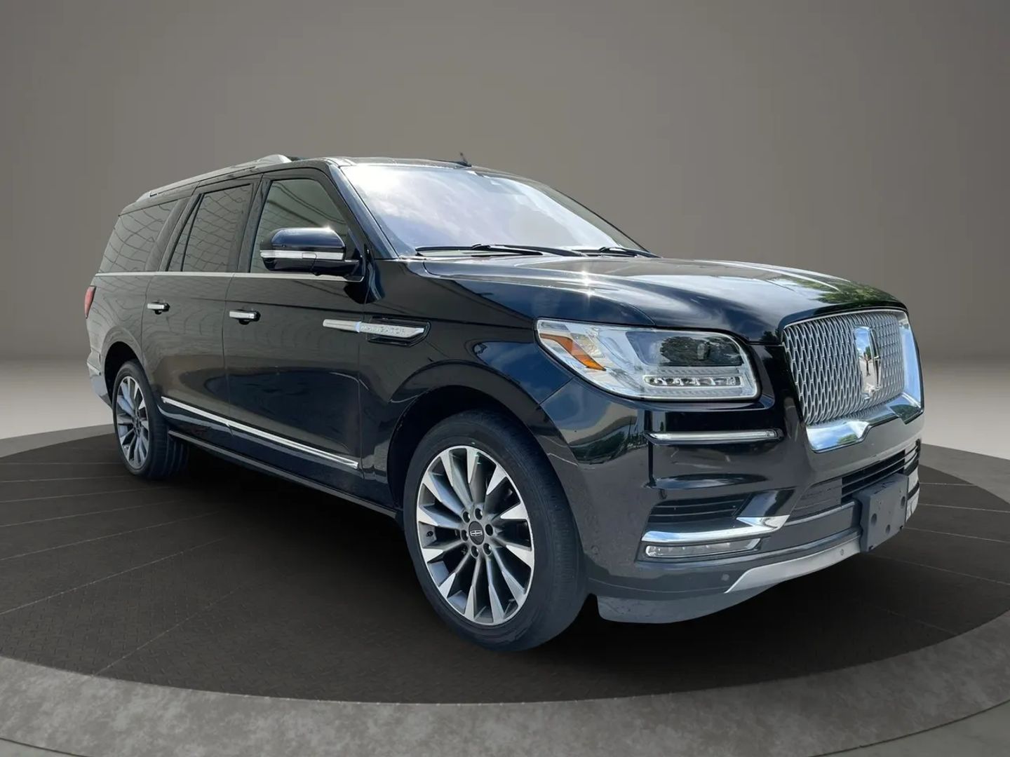lincoln navigator 2018 5LMJJ3HT7JEL21483 image lincoln navigator 2018 5LMJJ3HT7JEL21483 image