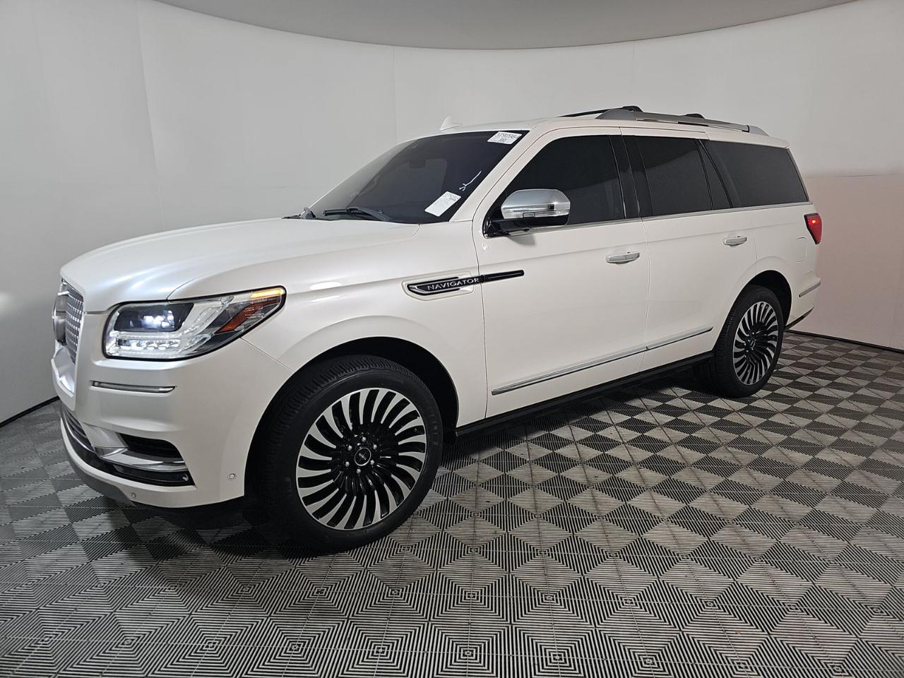 lincoln navigator 2018 5LMJJ2TT9JEL08252 image lincoln navigator 2018 5LMJJ2TT9JEL08252 image