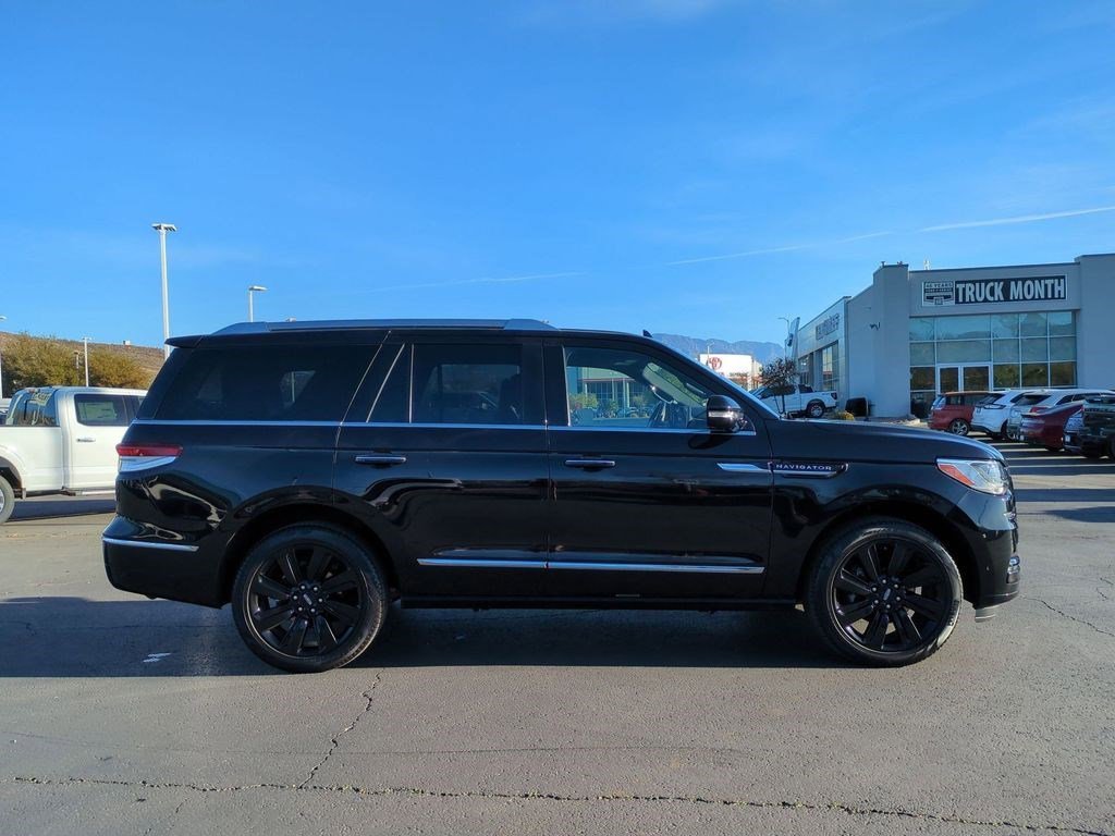 lincoln navigator 2024 5LMJJ2LG9REL01803 image lincoln navigator 2024 5LMJJ2LG9REL01803 image